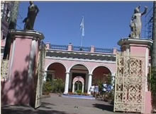 Entrada principal al palacio San José