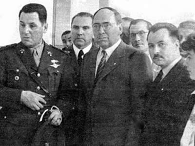 Fotografía de Perón en 1944 visitando en la ciudad de Junín una Escuela Técnica de Oficios para los trabajadores que él mismo contribuyó a crear.