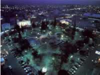 Vista nocturna de la Plaza Gral San Martín