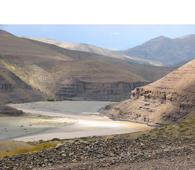 Río Neuquén en el Desierto Patagónico