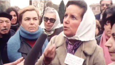 Las Madres se agolpaban ante las cámaras de un periodista extranjero que cubría el Mundial de Argentina 1978