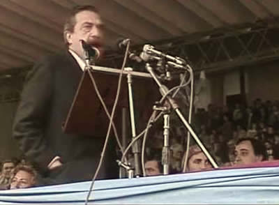Alfonsín durante su discurso en la Sociedad Rural Argentina