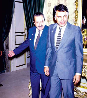 Alfonsín es recibido en España por el presidente Felipe González en1984