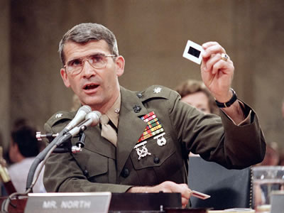 Oliver North durante el juicio