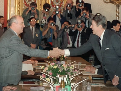 Cumbre  Reagan-Gorbachov en Ginebra