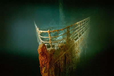 Descubren el Titanic El descubrimiento del Titanic en 1985 fue fruto de una investigación secreta de la Armada estadounidense para buscar dos submarinos nucleares hundidos, según el oceanógrafo que encontró el infame transatlántico. Desde mediados de