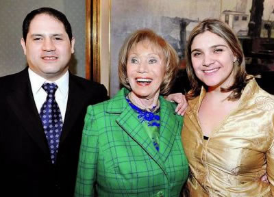 Marcela  y Felipe Noble Herrera junto a Ernestina Herrera de Noble dueña del Grupo Clarín