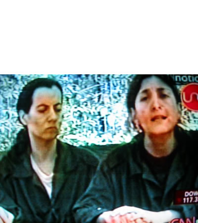 Video en Colombia las FARC donde muetran a Ingrid Betancourt y Clara Rojas