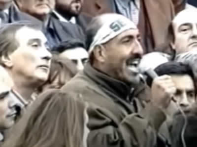 Carlos Perro Santillán Carlos Perro Santillán el sindicalista de los empleados estatales en Jujuy habla en Plaza de Mayo en la Marcha Federal