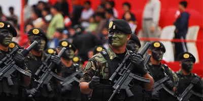 Estalla el escándalo por la venta ilegal de armas argentinas al Ecuador, durante el conflicto de este país con Perú.