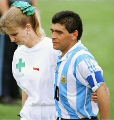 Sancionaron  a Maradona  por doping positivo