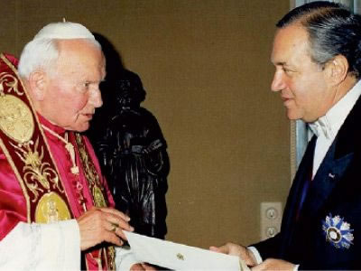 Esteban Juan Caselli con el Papa Juan Pablo II