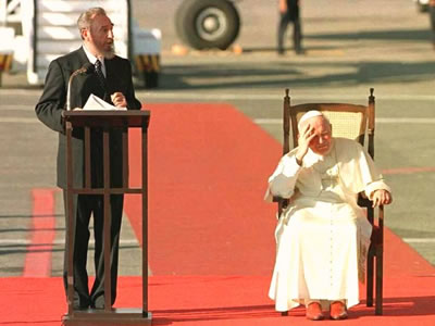 Fidel Castro y Juan Pablo II durante la misa