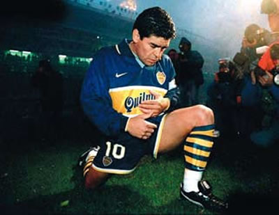 Se retira Diego Armando Maradona