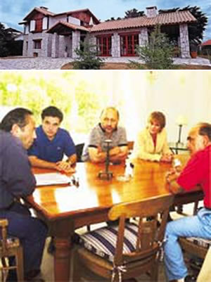 Adolfo Rodriguez Saa encabeza una reunión en la residencia presidencial de Chapalmalal