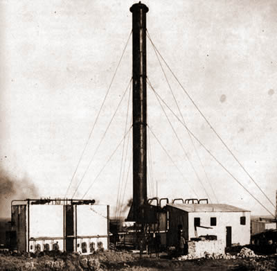 Primitiva destllerla de petroleo en·  Comodoro Rivadavla, en 1914.