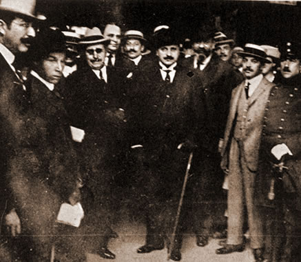 Honorio Pueyrredón acompañado por Ramón Gómez, en ocasión de su partida a Ginebra para las sesiones de organización de la Liga de las Naciones.
