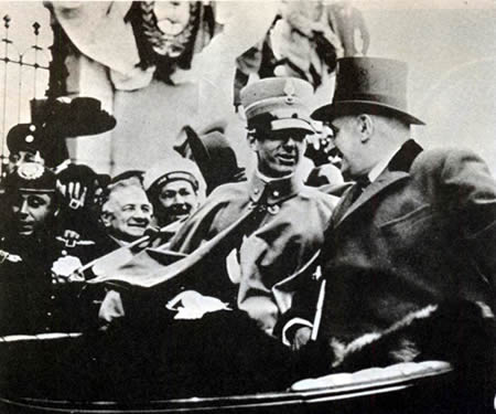 Alvear con el príncipe del Piamonte, Humberto de Savoia, agosto de 1924. (Archivo General de la Nación.)